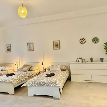 Apartamento Spacious With Patio Wiener Neudorf
