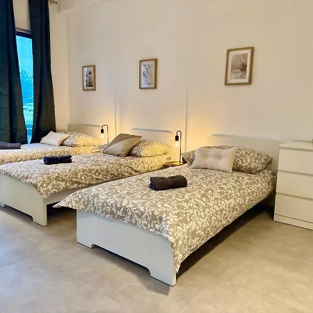 Spacious With Patio * Wiener Neudorf