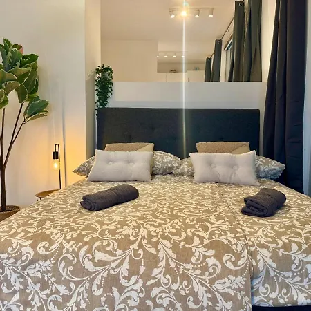 Apartamento Spacious With Patio Wiener Neudorf